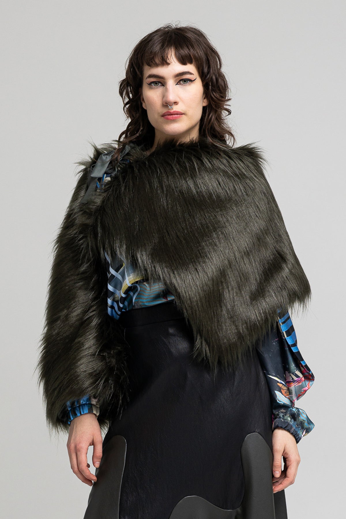 one-size eco-fur cape artista budapest