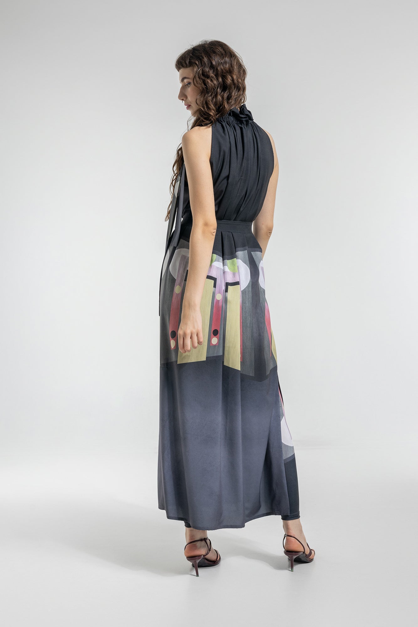 sleevless halter neck maxi dress