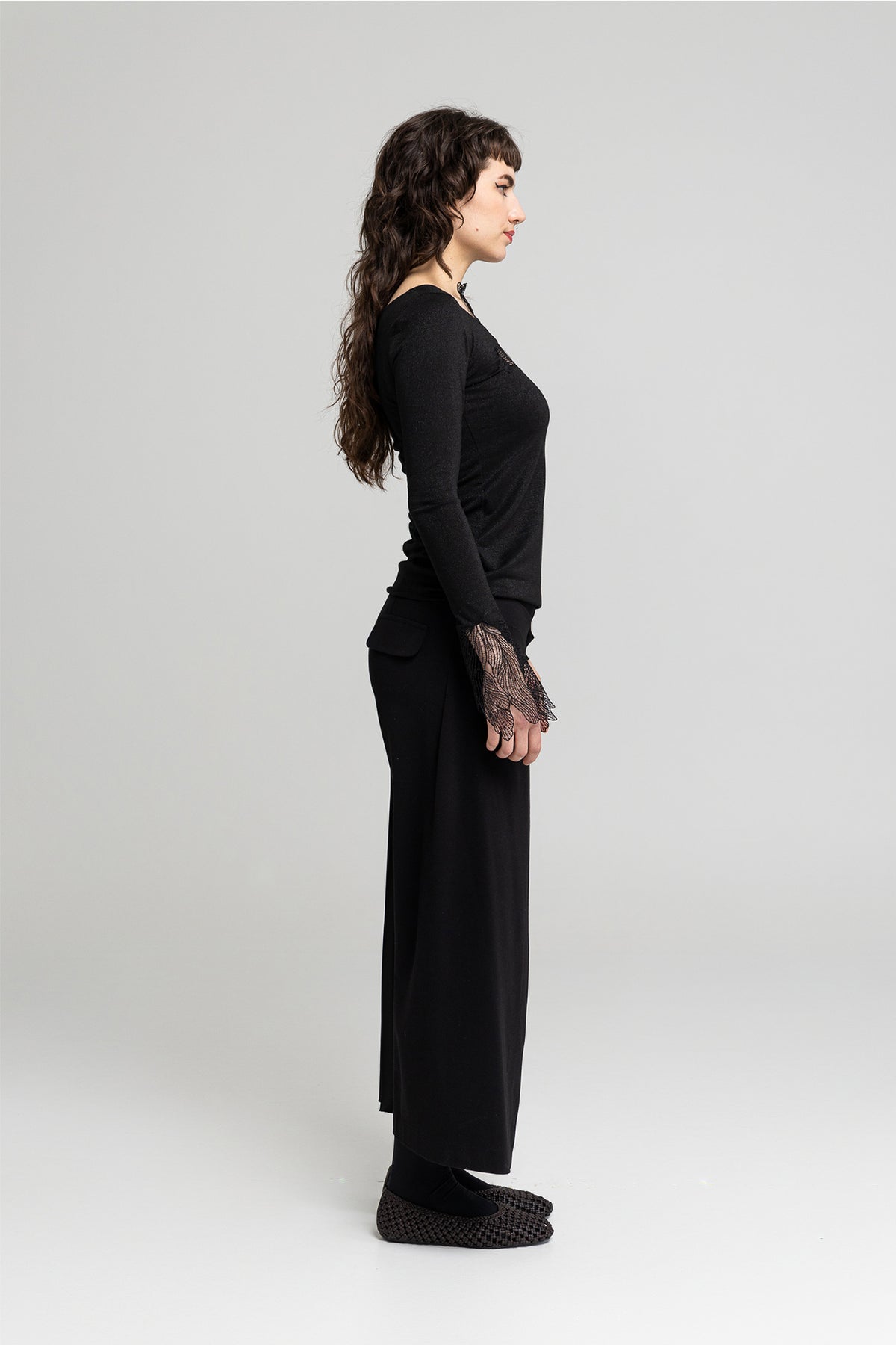 slim-fit top with lace detail on right wrist artista budapest