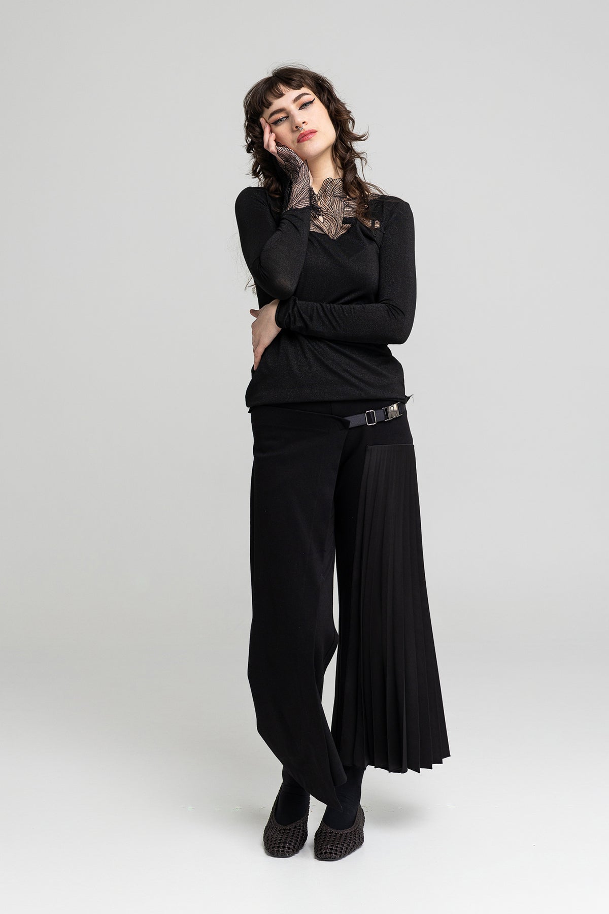 slim-fit top with adorned round neck artista budapest