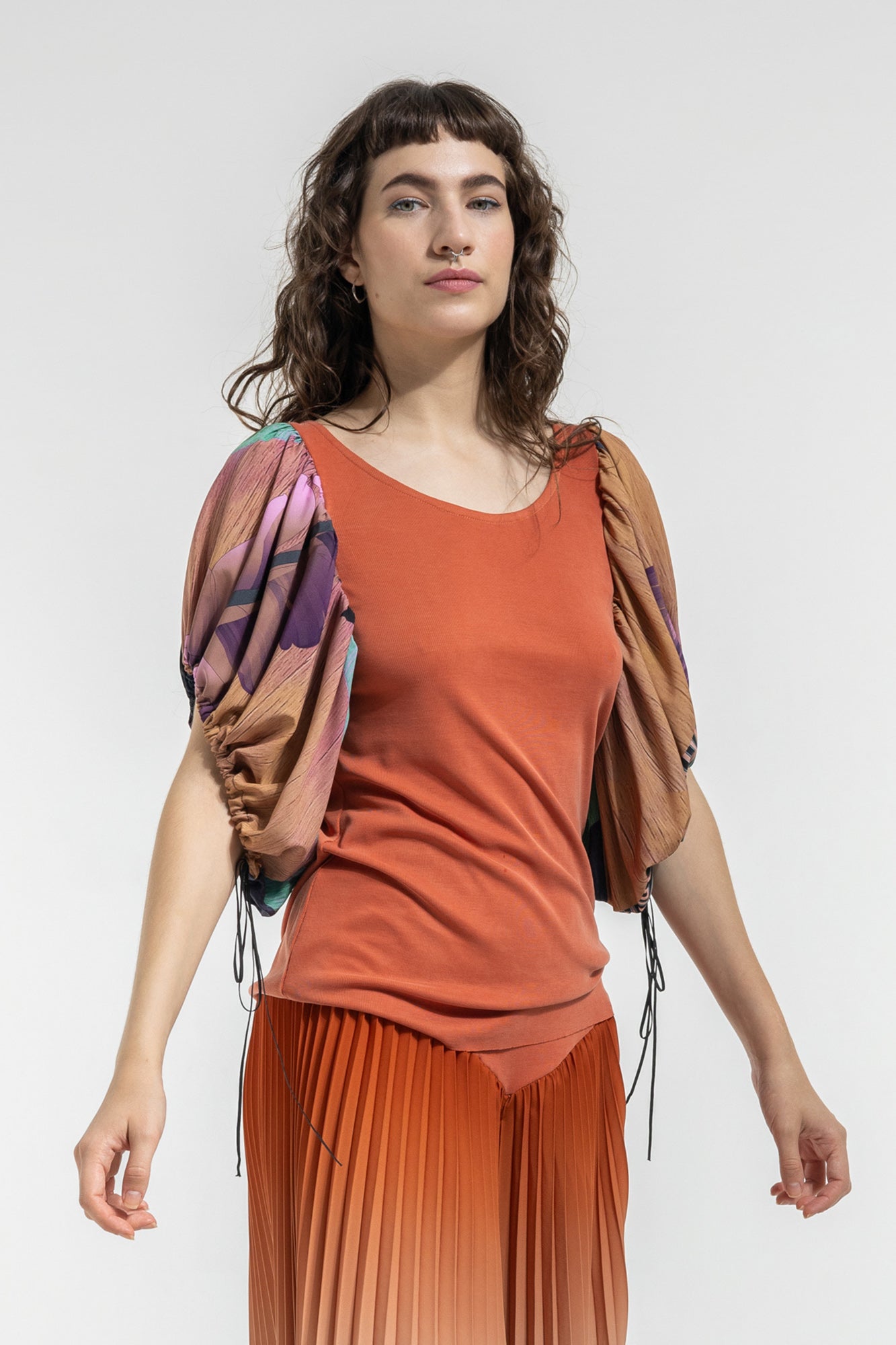 top with elastic bubble sleeves