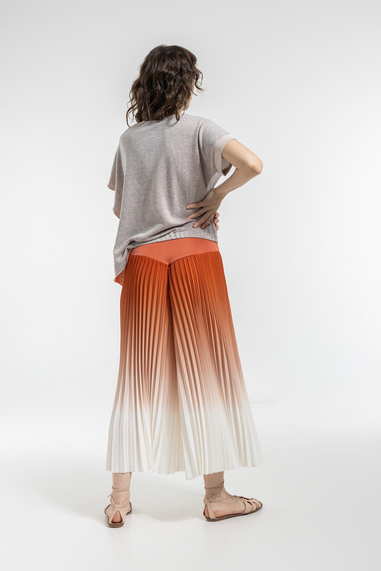 short sleeves top with elastic waistline