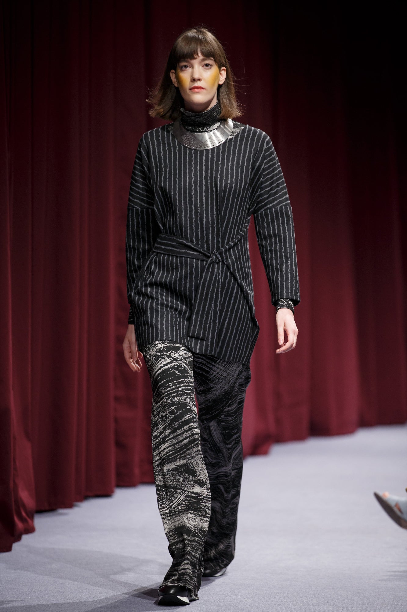 Long sleeves tunic on the runway of bcefw