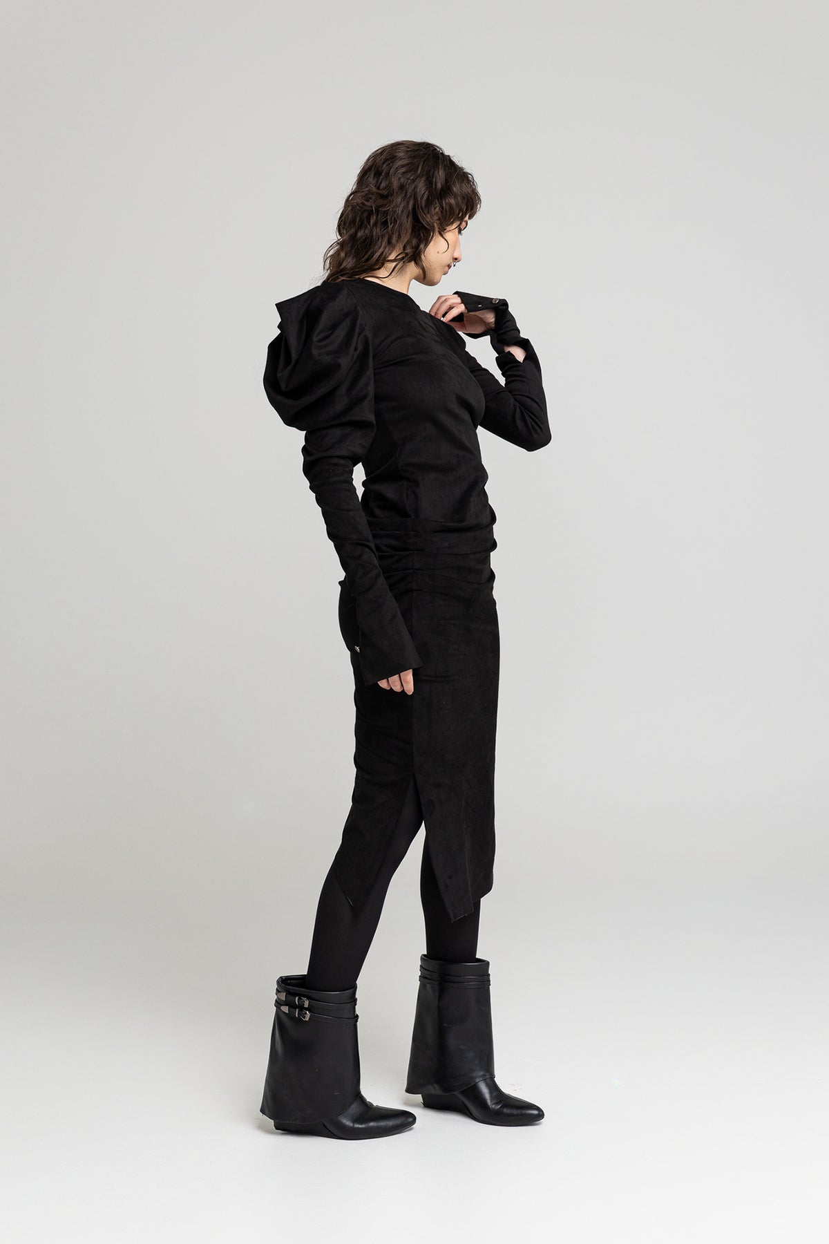 slightly elastic midi dress with asymmetric puffy shoulders artista budapest