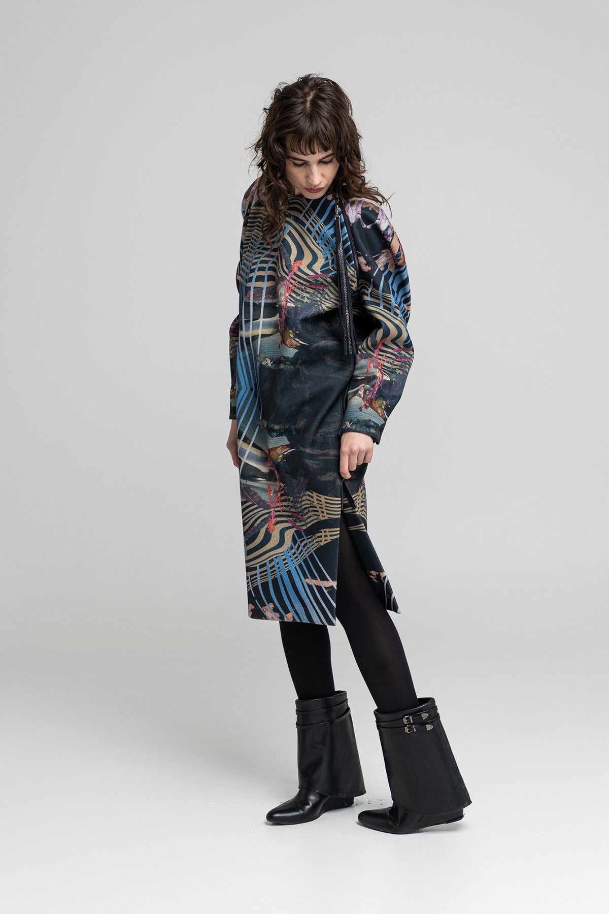 oversized midi slip-on dress with side slit ends in zipping closure artista budapest