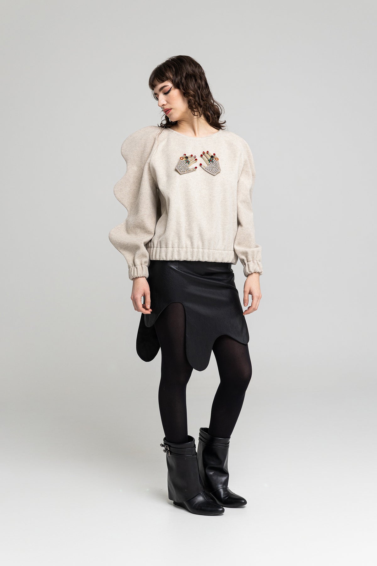see curl effect sleeve pullover hip-length cut artista budapest