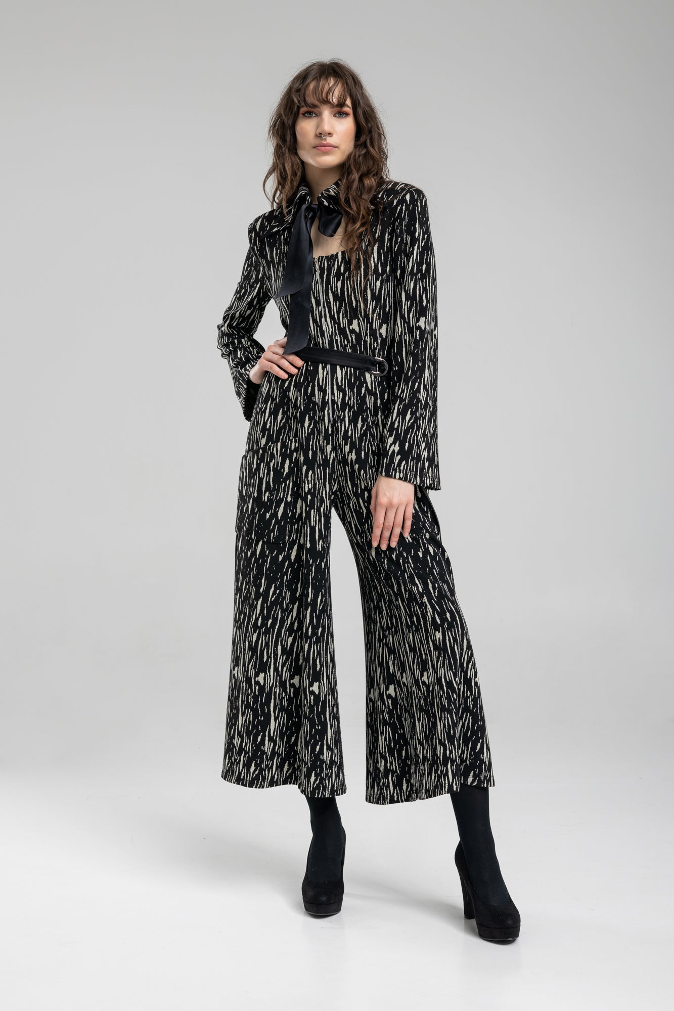 Jumpsuit with unique collar details