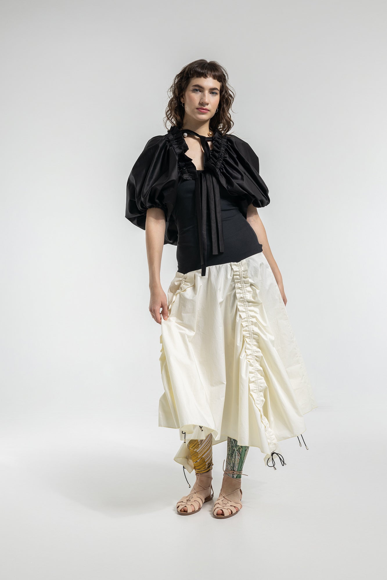 blouson with strap to tie on neck