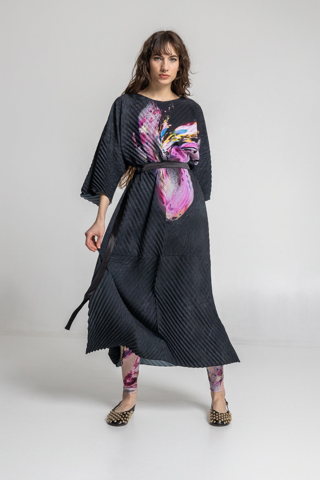 printed elastic leggings with swirling opal print design
