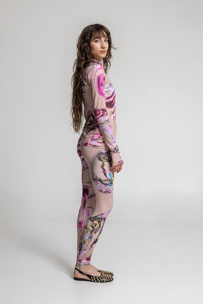 printed top with long thumbhole cuffs
