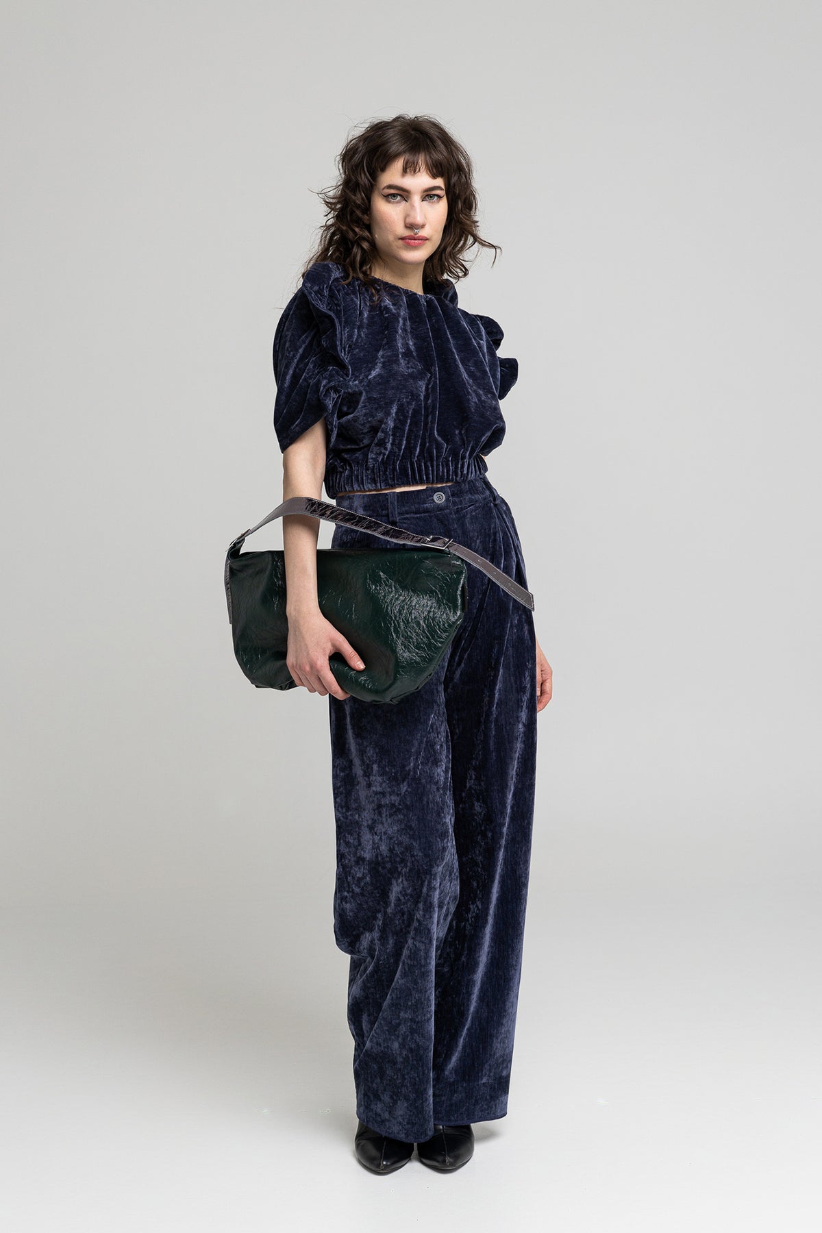 slightly stretchable velvet cropped top with dropped shoulder artista budapest