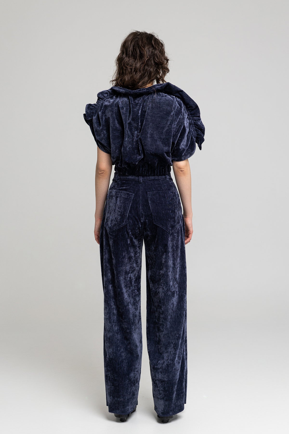 relaxed fit velvet crop top artista budapest