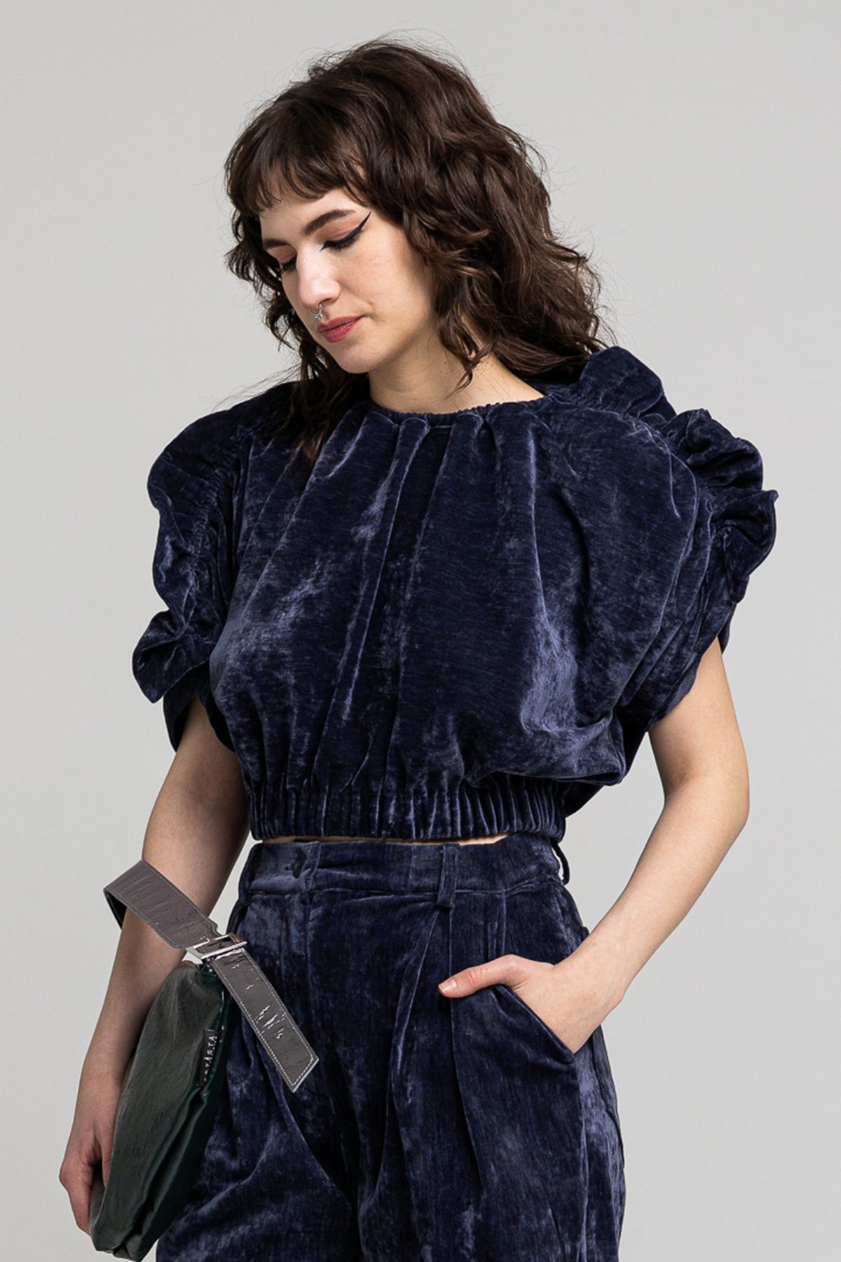 slightly stretchable velvet cropped top artista budapest