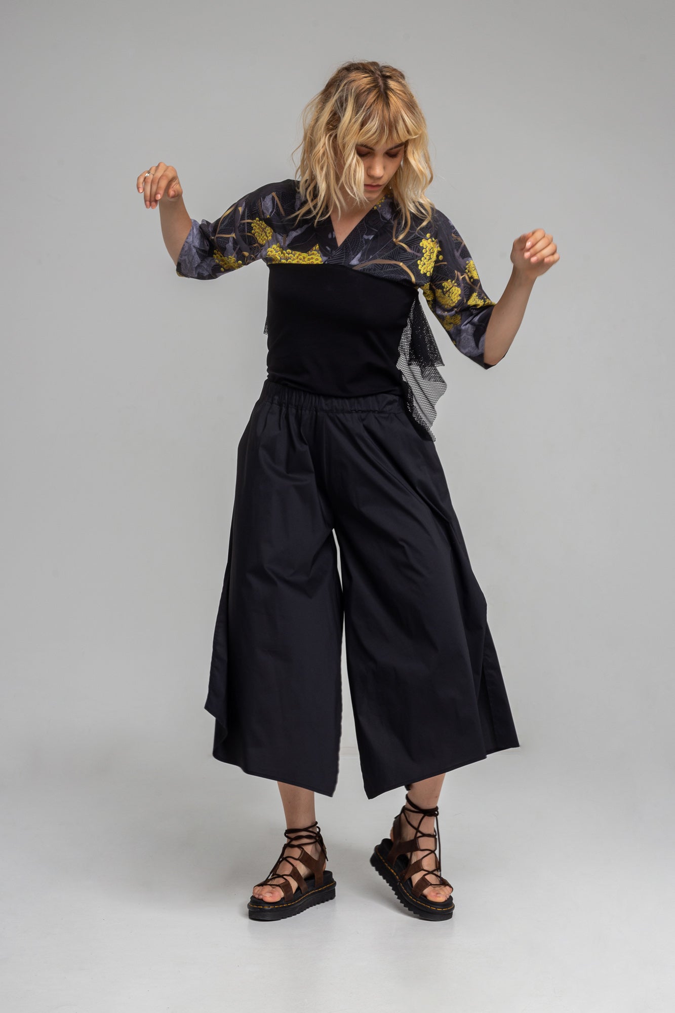 REA black wide leg culottes