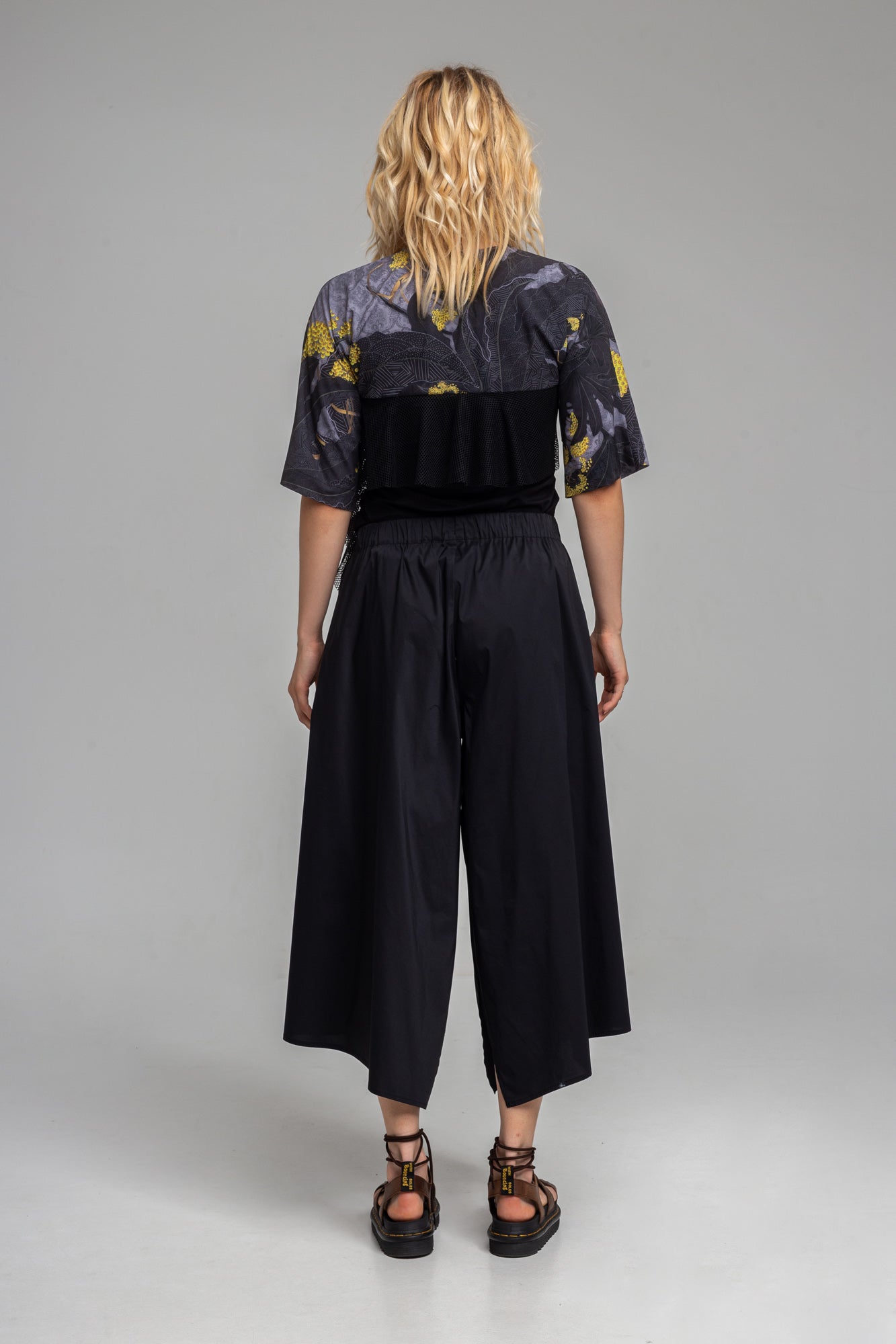 REA black wide leg culottes