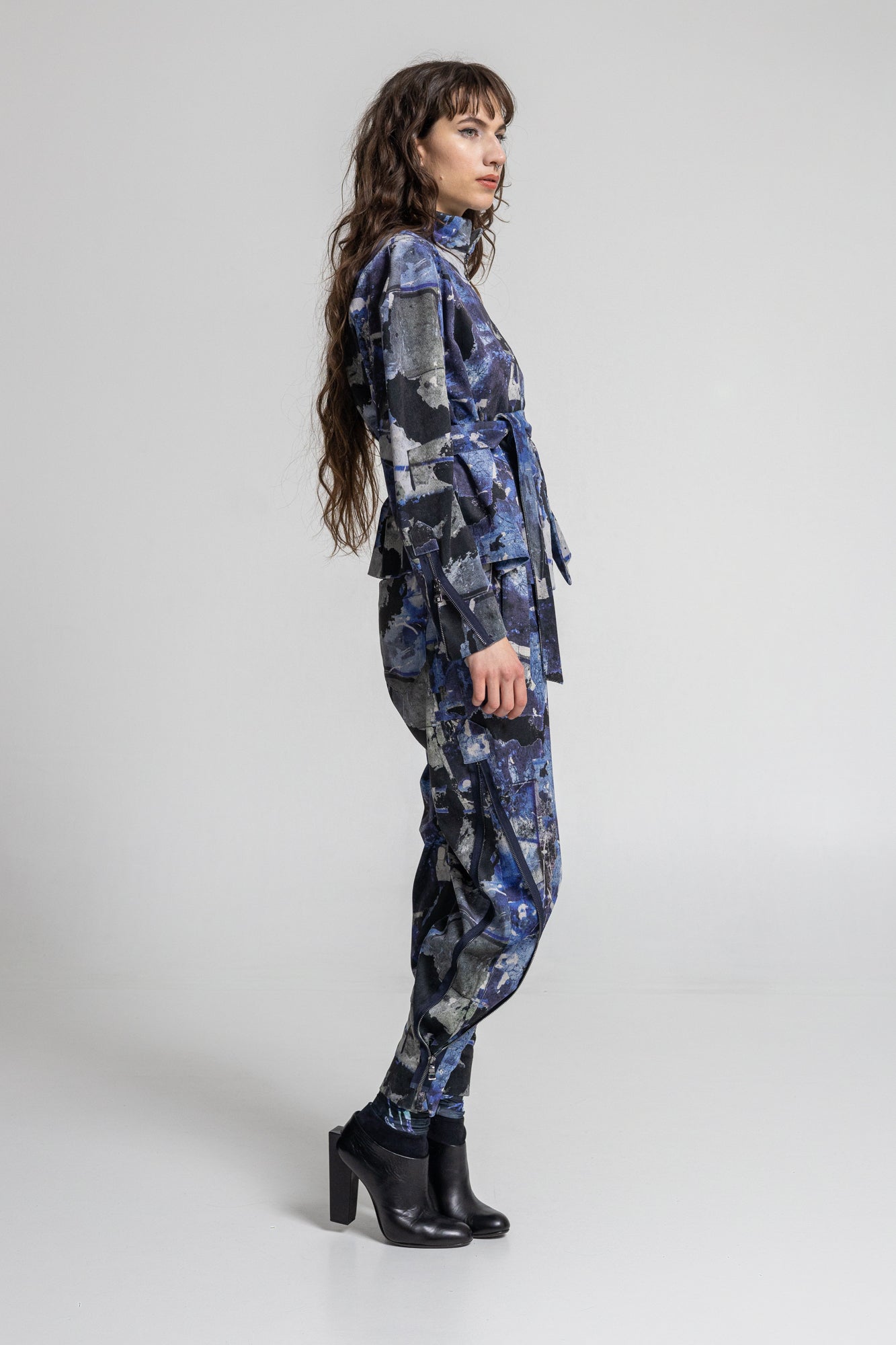 slightly elastic soft corduroy pants with side pockets
