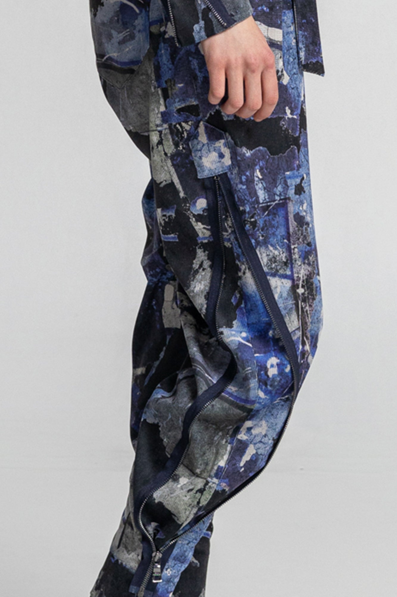 unique printed soft corduroy pants with zipp on both legs to create from boyfriend fit to slim fit