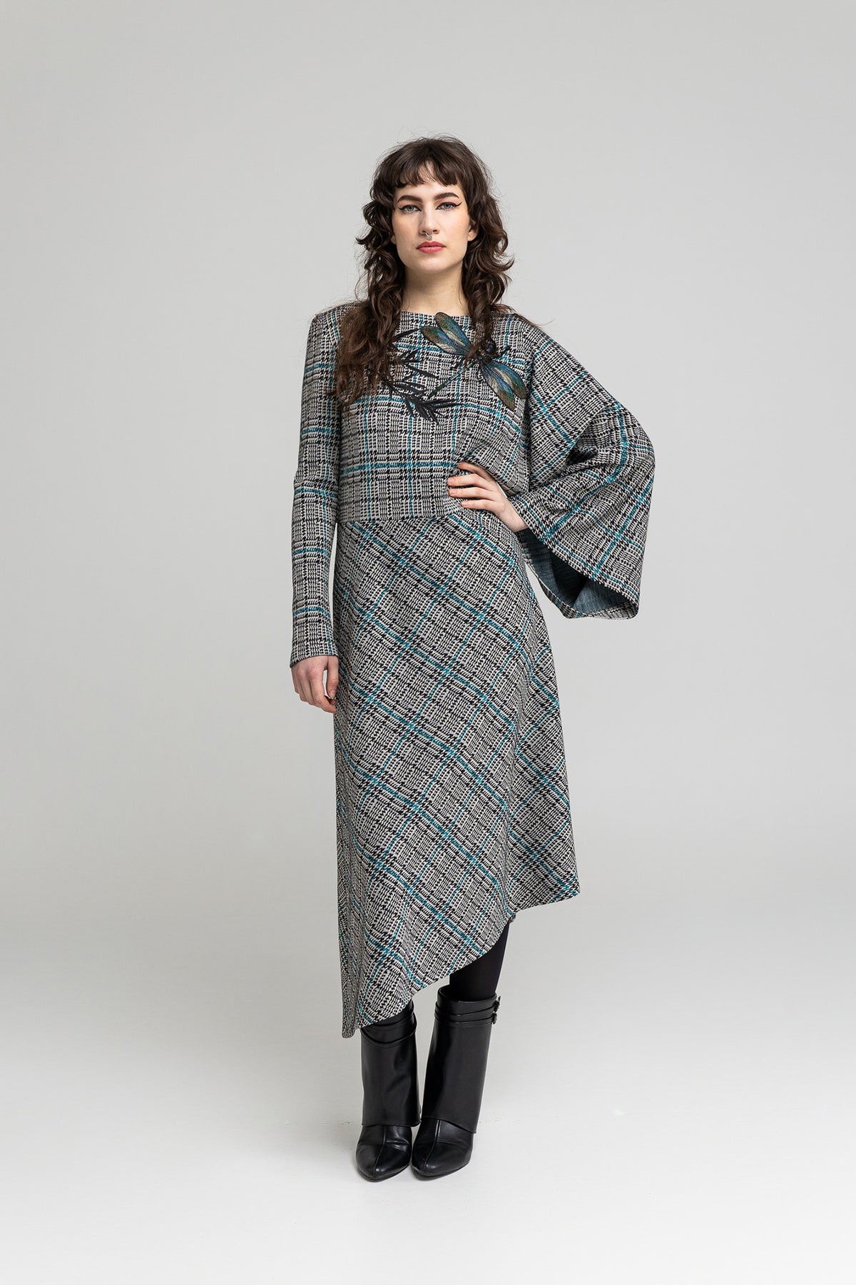 sligthly elastic checkered midi dress artista budapest