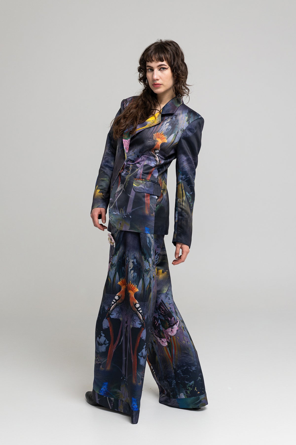 wide palazzo pants made of stiff polished fabric artista budapest