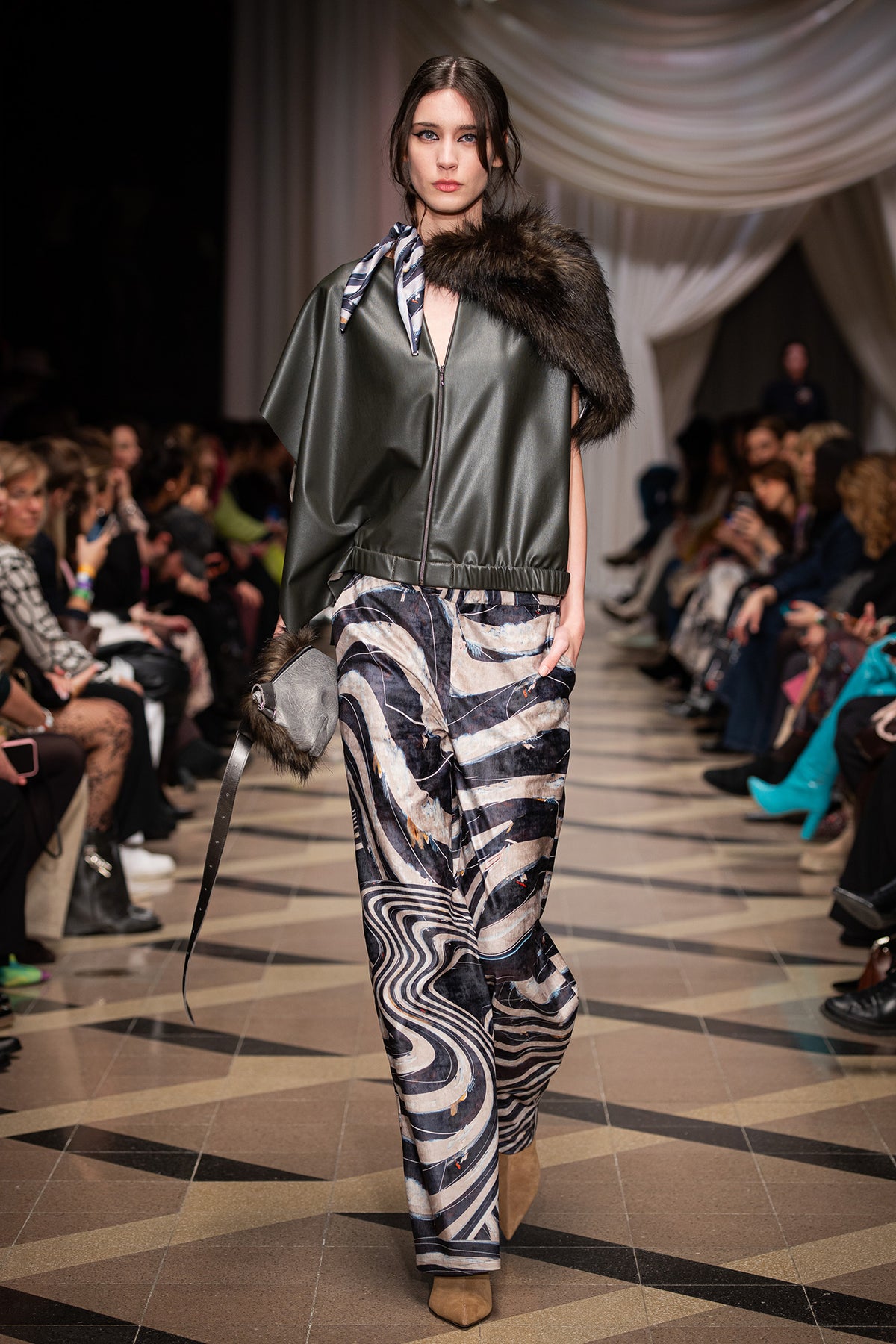 Thia Mid-Rise Pants