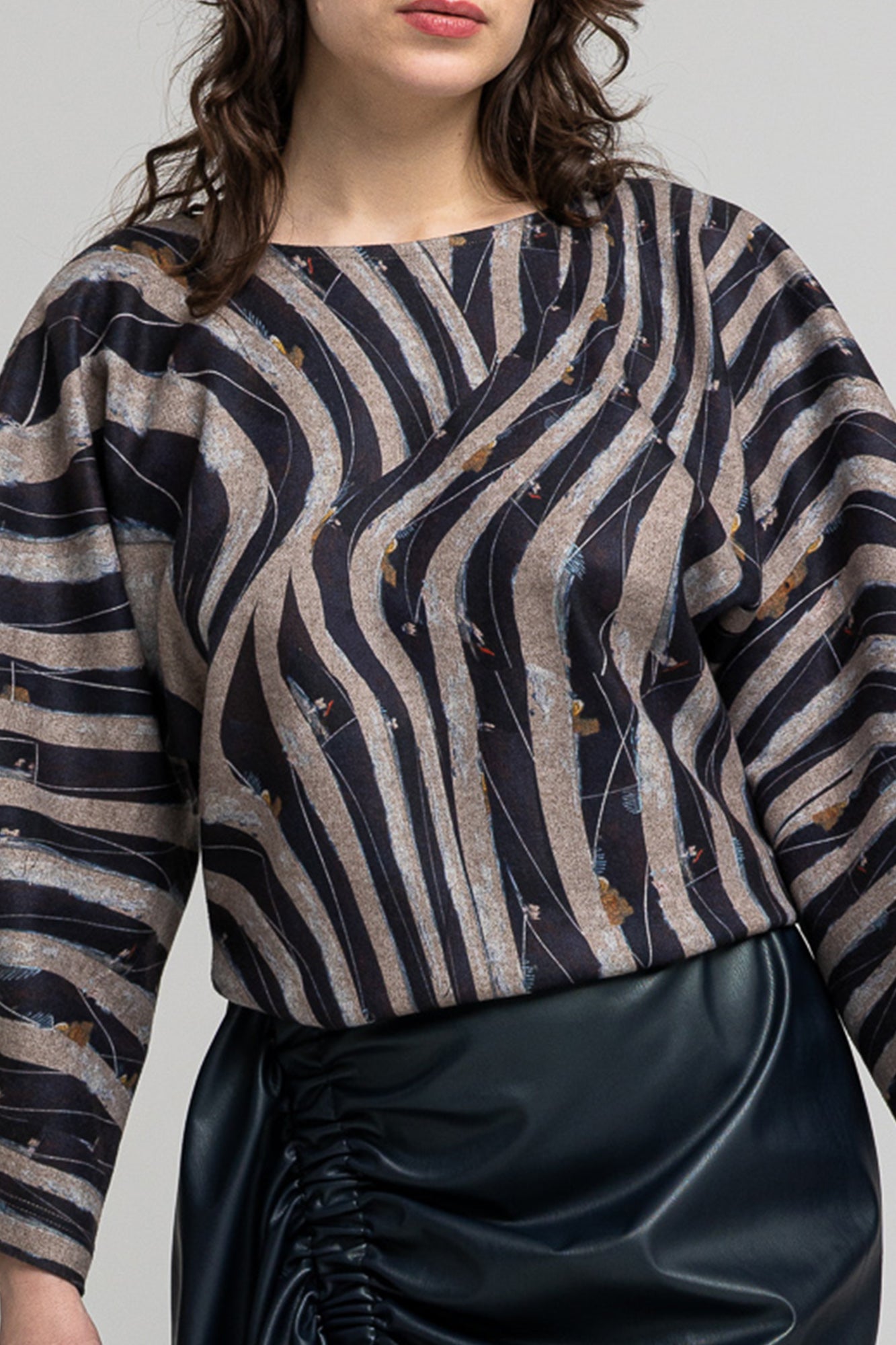 Thia Pullover