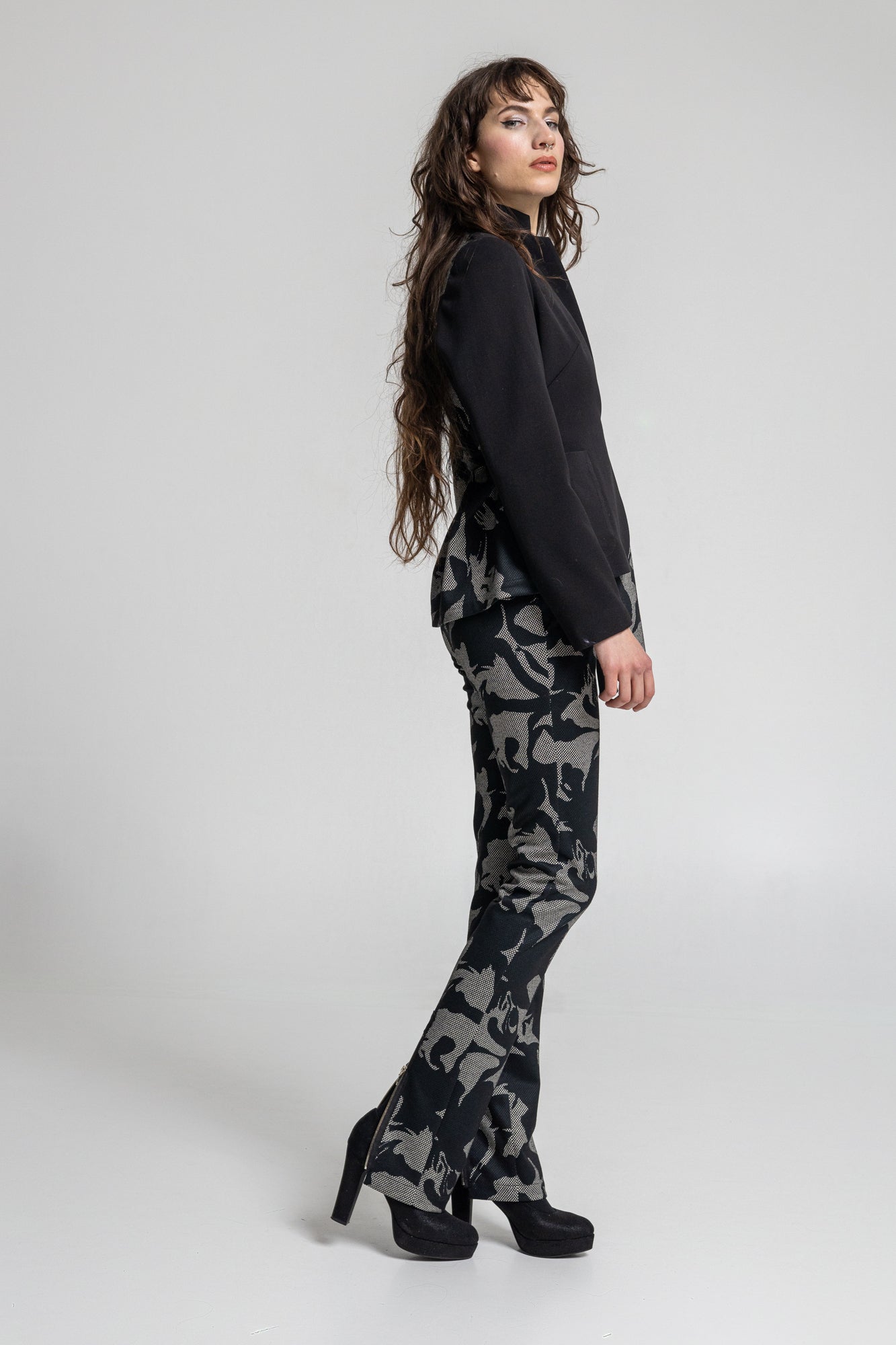 asymmetric overlapped blazer with long sleeves