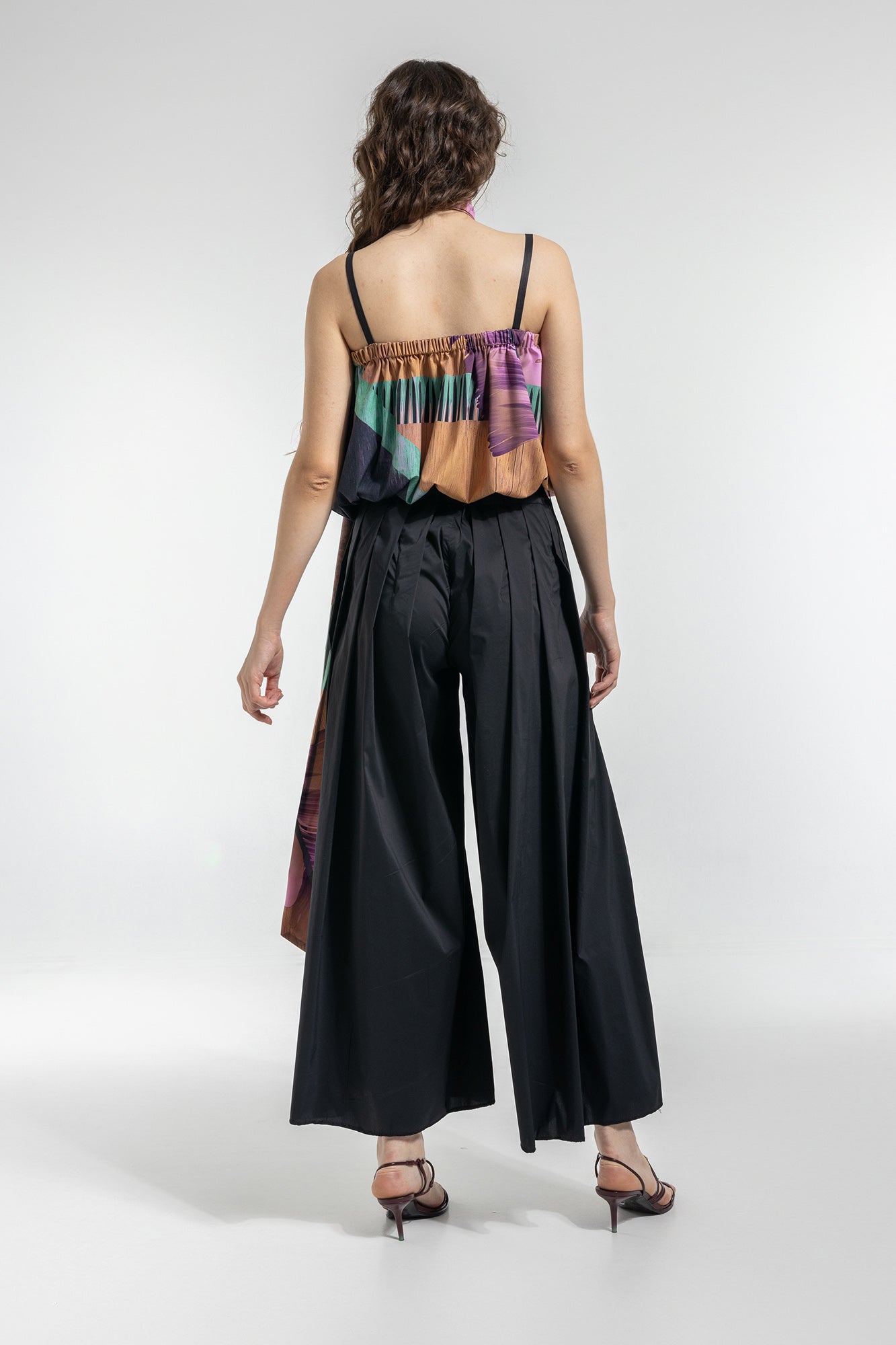 wide leg pants pleated design