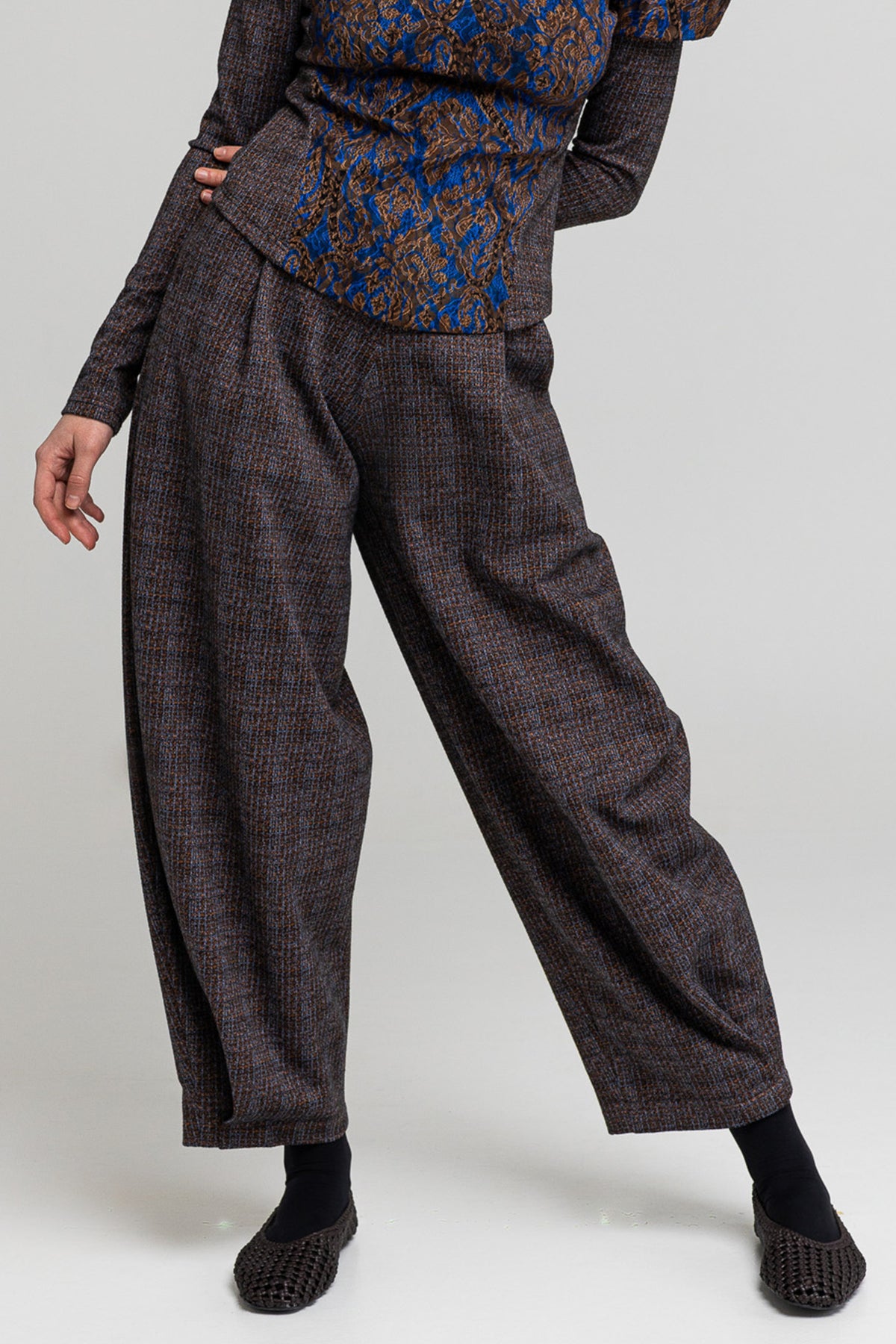 baggy fit pants cropped length artista budapest