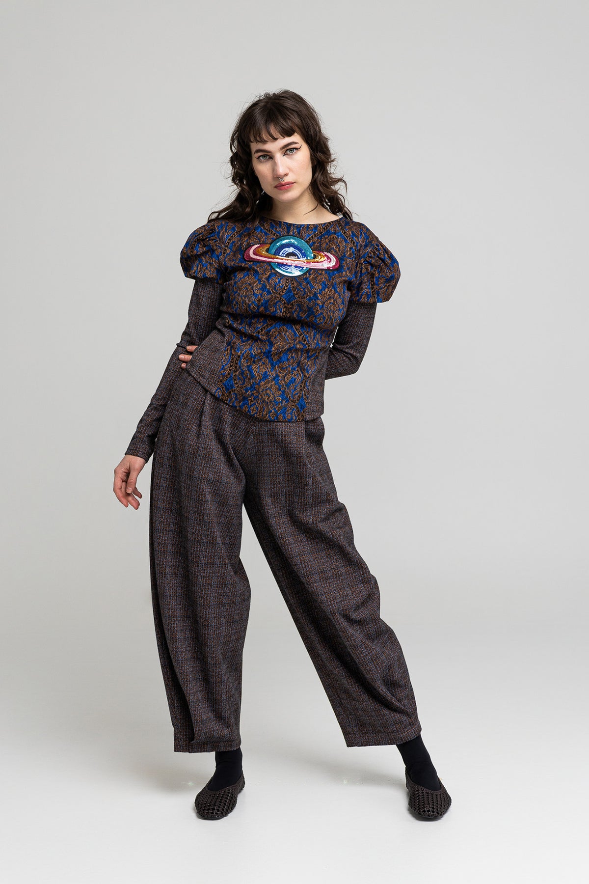 cropped pants with side pockets Artista Budapest