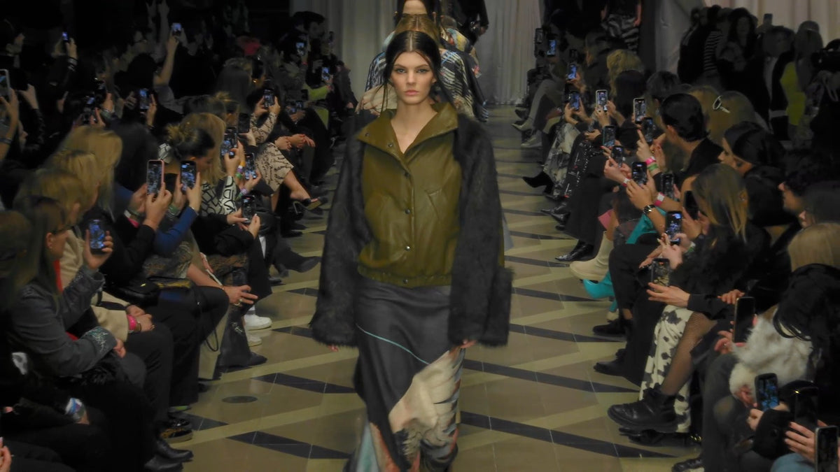 Load video: ARTISTA Autumn-Winter 2026/2027 collection showcase at Budapest Central European Fashion Week.