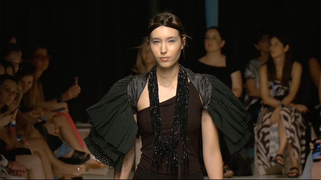 Load video: ARTISTA Spring-Summer 2025 collection showcase at Budapest Central European Fashion Week.