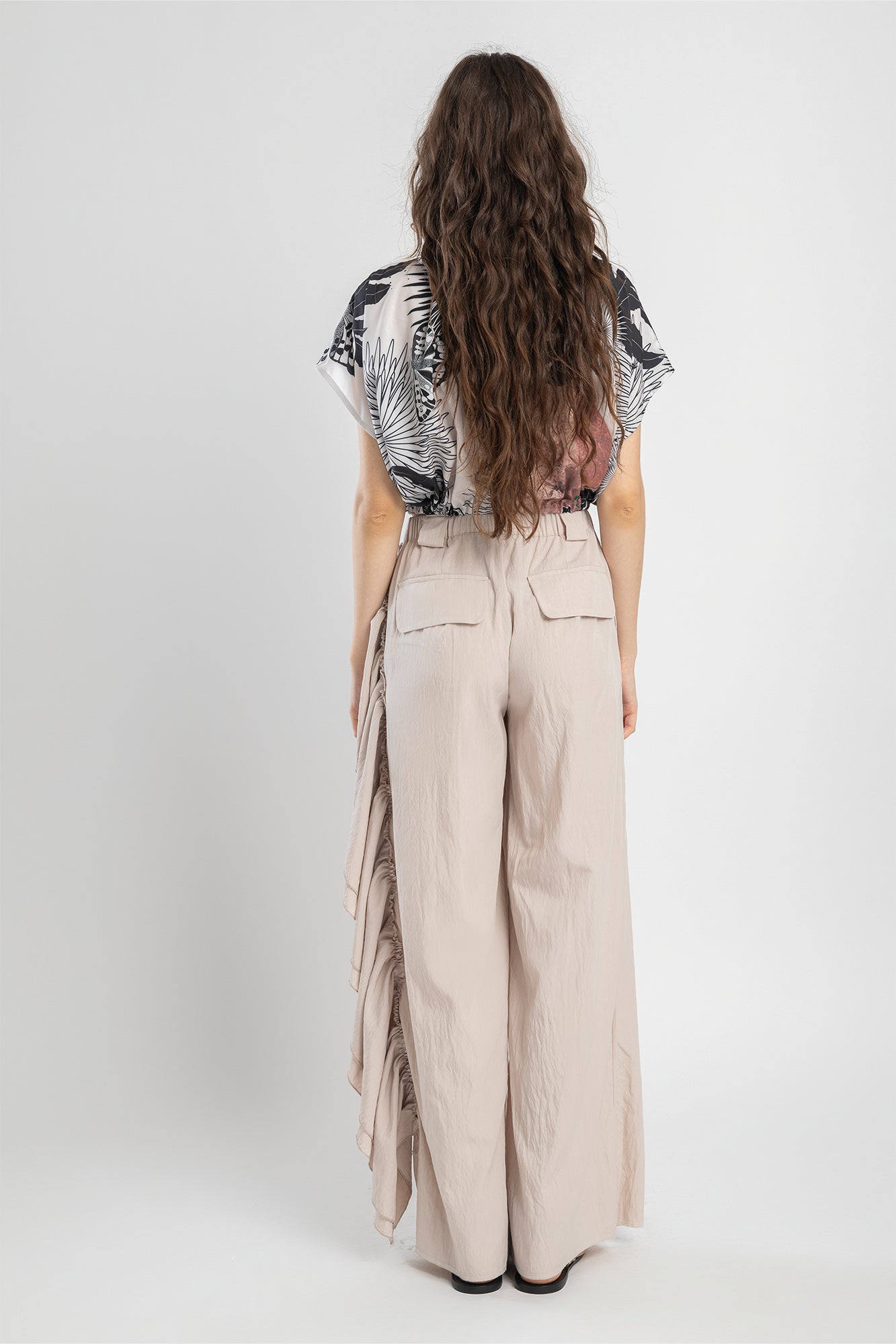 wide leg cut pants with elastic waistline artista budapest