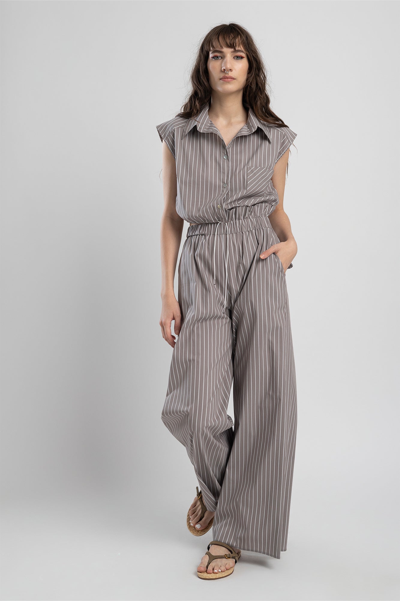 cropped shirt with button down closure artista budapest