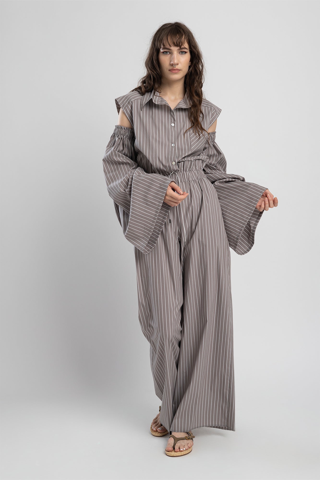 long puffy sleeve shirt with stiff collar artista budapest