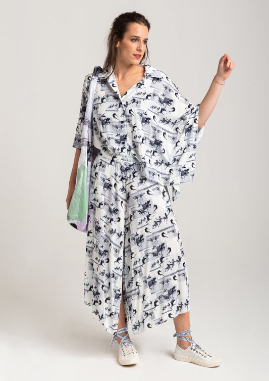 loose fitte blouse with batwing sleeves artista budapest