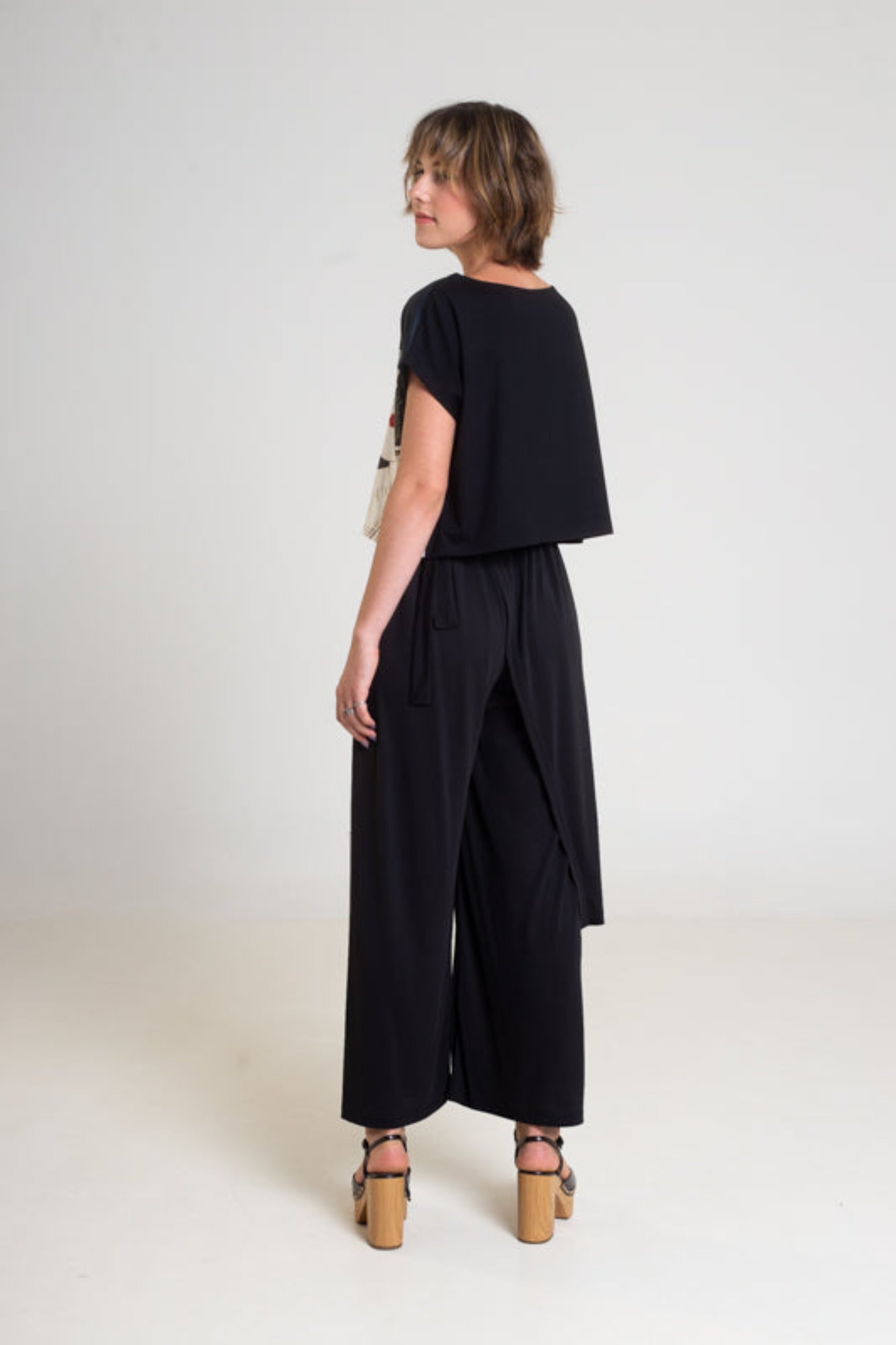 printed crop top plain black back artista budapest