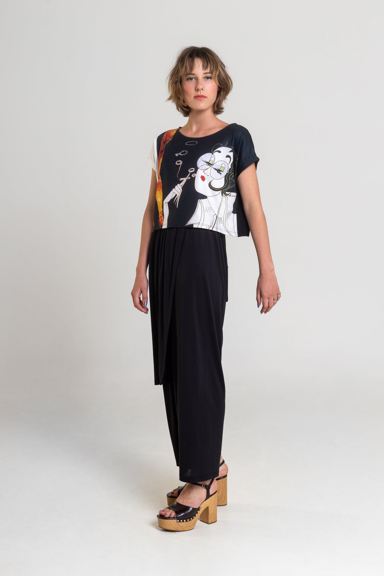 printed crop top with short sleeves artista budapest