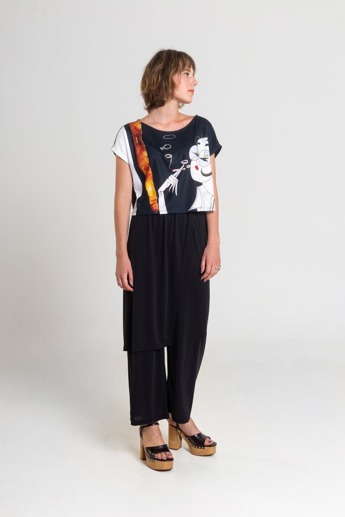 printed crop top made of premium viscose blend artista budapest