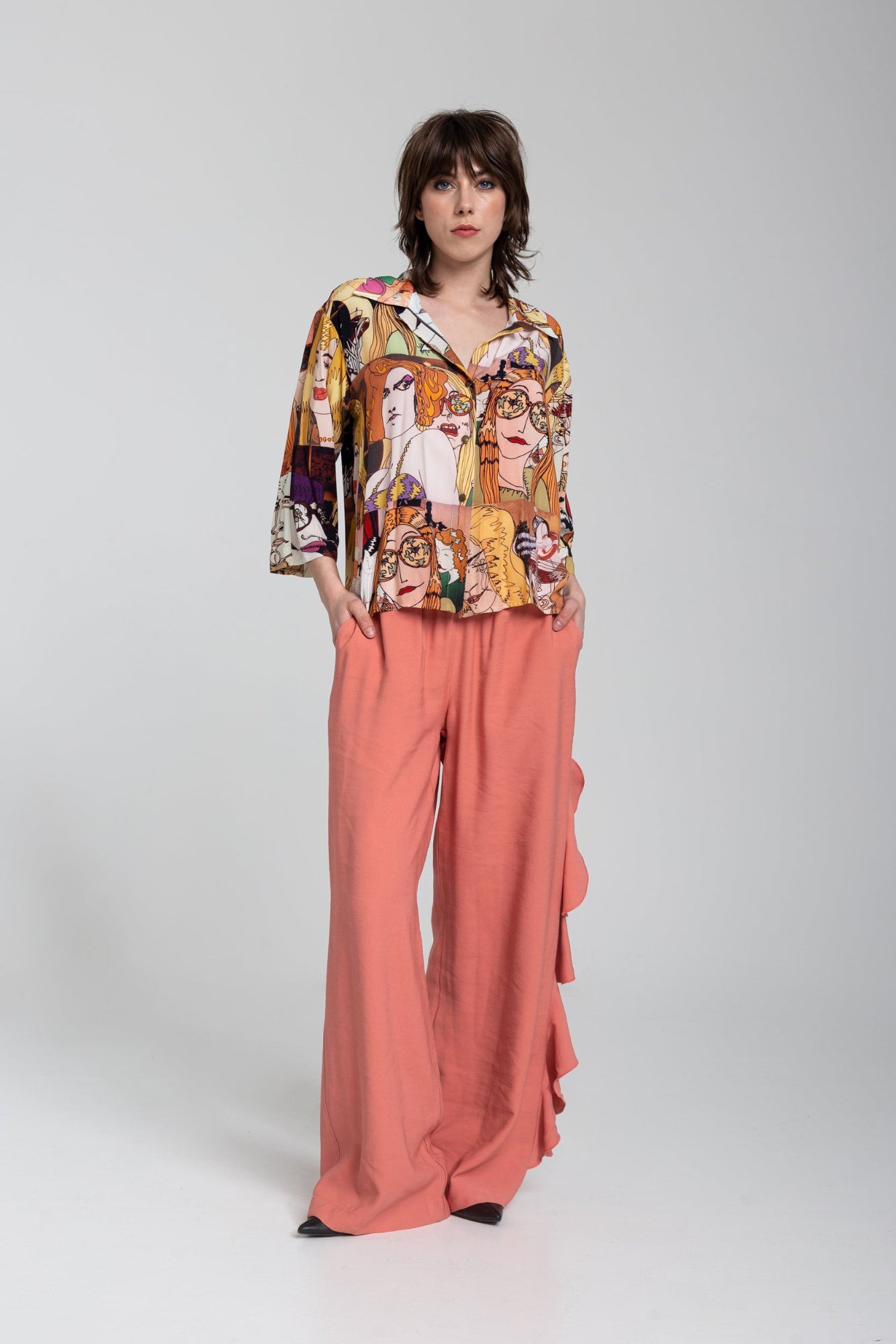 printed shirt with button down closure artista budapest