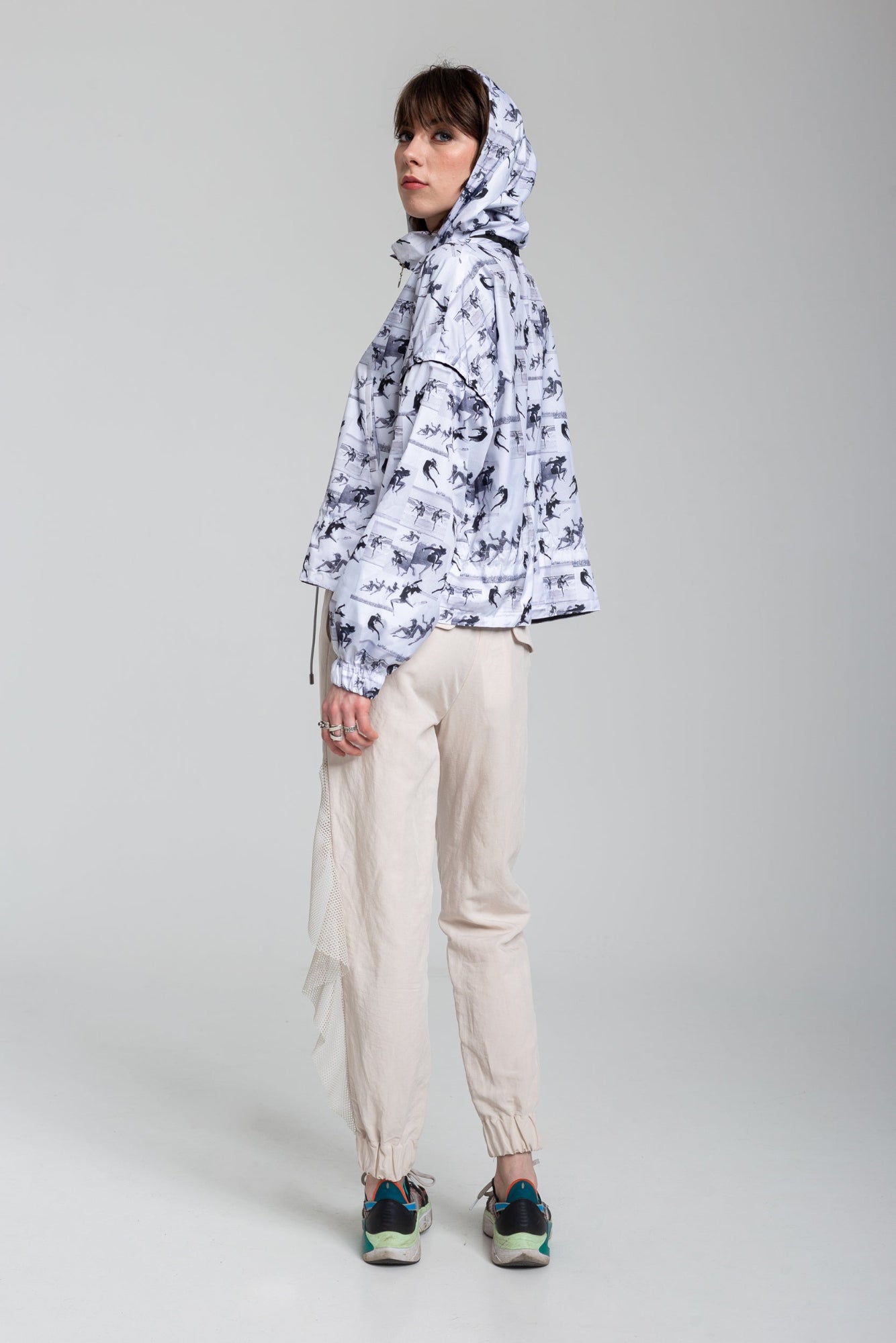 Hooded waterresistant jacket with drawstring on waist artista budapest