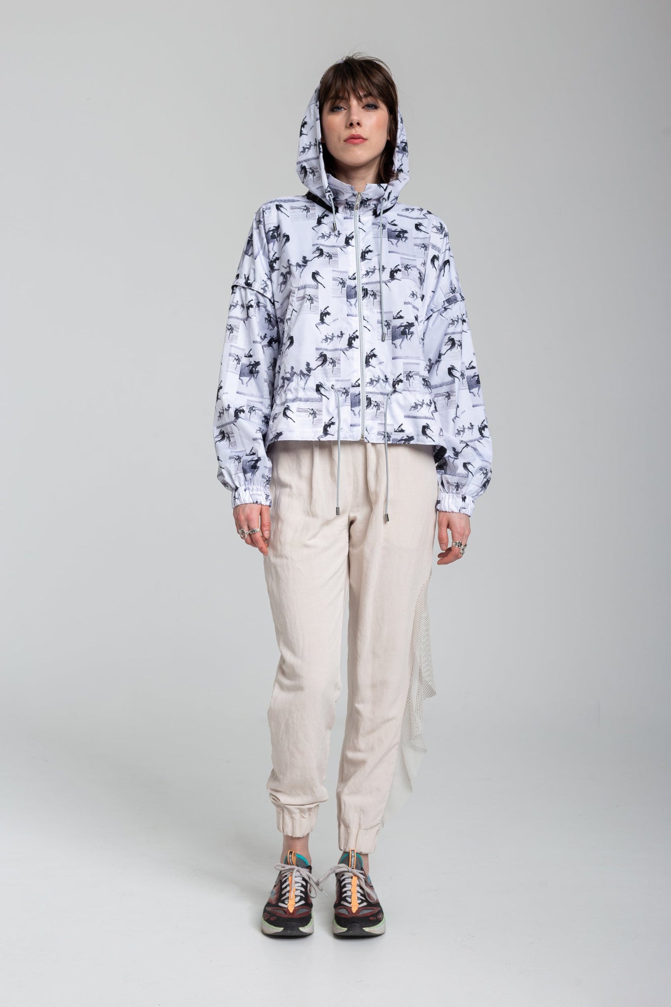 waterresistant hooded jacket with zipup closure artista budapest